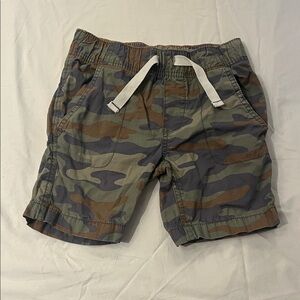 Carter's Green, Grey & Brown Camo Kids Shorts - size 5.